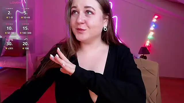 Snapshot of LizzyShine chatting on 02-21-25, 11:32 LizzyShine online show from 02-21-25, 11:32