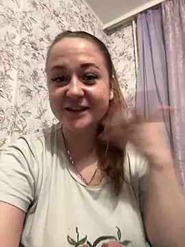 Snapshot of LizzyShine chatting on 03-03-25, 09:15 LizzyShine online show from 03-03-25, 09:15