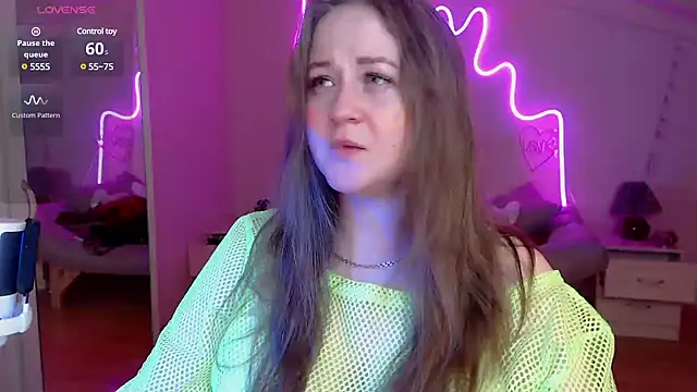Snapshot of LizzyShine chatting on 03-07-25, 11:49 LizzyShine online show from 03-07-25, 11:49