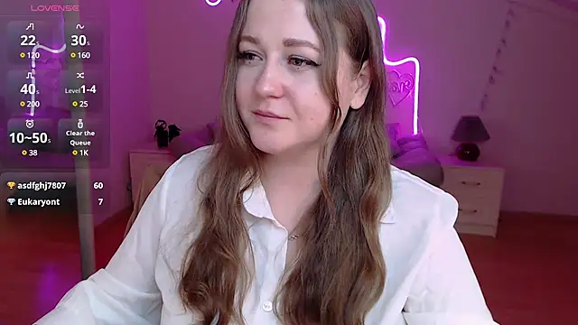Snapshot of LizzyShine chatting on 03-14-25, 08:28 LizzyShine online show from 03-14-25, 08:28