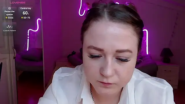 Snapshot of LizzyShine chatting on 03-16-25, 04:45 LizzyShine online show from 03-16-25, 04:45
