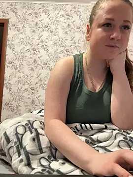 Snapshot of LizzyShine chatting on 03-18-25, 07:10 LizzyShine online show from 03-18-25, 07:10