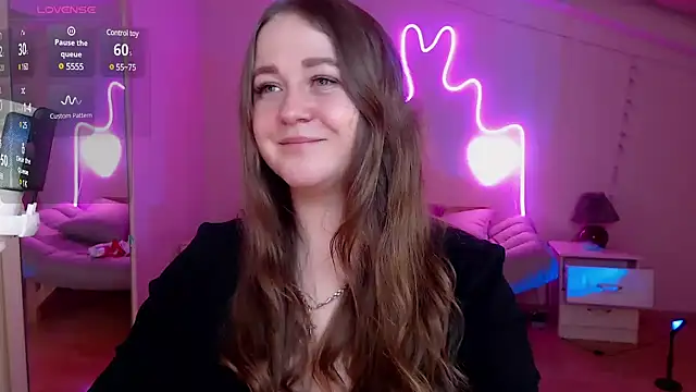 Snapshot of LizzyShine chatting on 03-21-25, 04:29 LizzyShine online show from 03-21-25, 04:29