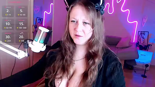Snapshot of LizzyShine chatting on 09-08-25, 03:00 LizzyShine online show from 09-08-25, 03:00