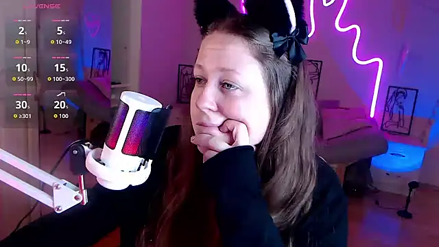 Snapshot of LizzyShine chatting on 09-18-25, 01:57 LizzyShine online show from 09-18-25, 01:57