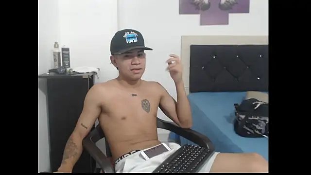 Snapshot of logannth chatting on 10-13-25, 07:52 logannth online show from 10-13-25, 07:52