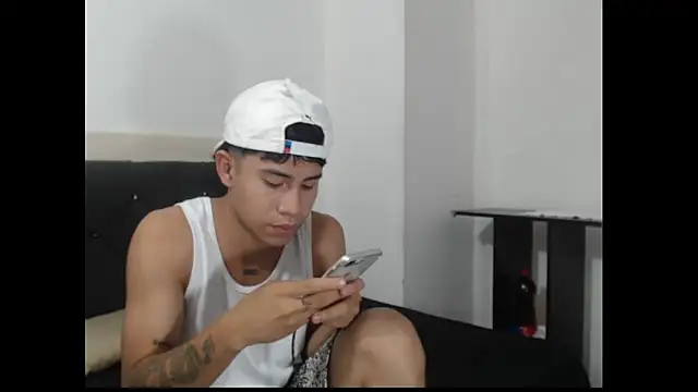 Snapshot of logannth chatting on 10-19-25, 04:46 logannth online show from 10-19-25, 04:46