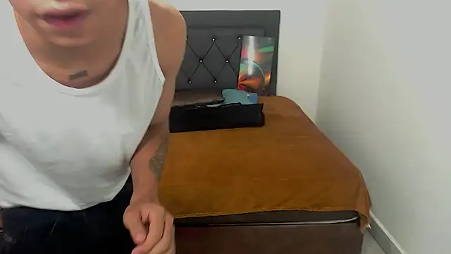 Snapshot of logannth chatting on 10-23-25, 09:52 logannth online show from 10-23-25, 09:52