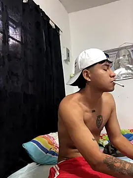 Snapshot of logannth chatting on 11-14-25, 07:01 logannth online show from 11-14-25, 07:01