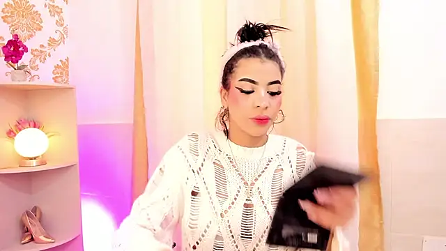 Snapshot of emaa_lambert chatting on 10-24-25, 04:25 emaa lambert online show from 10-24-25, 04:25