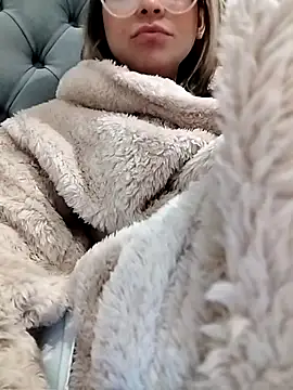 fofinhaa12 online show from 10-05-25, 01:20