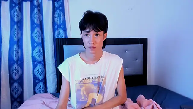 Snapshot of Johhan__Lee chatting on 01-15-25, 04:36 Johhan Lee online show from 01-15-25, 04:36