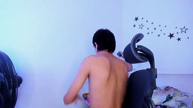 Snapshot of Johhan__Lee chatting on 12-05-25, 08:49 Johhan Lee online show from 12-05-25, 08:49