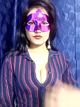 Stripy Doll online show from 12-03-24, 01:54