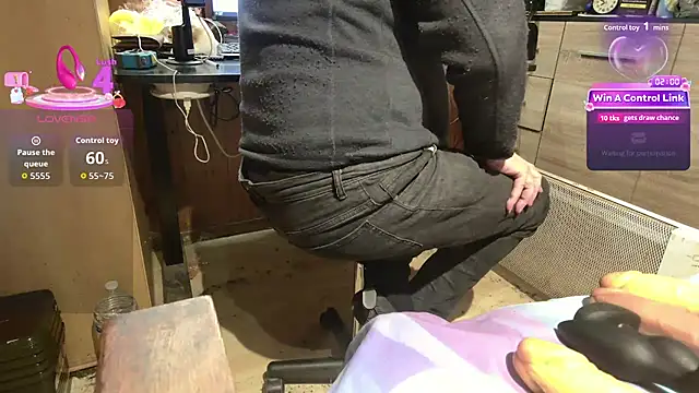 Snapshot of misteryman1956 chatting on 03-10-26, 06:51 misteryman1956 online show from 03-10-26, 06:51