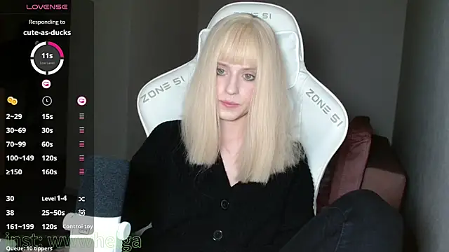 LizaKisses online show from 11-13-25, 03:55