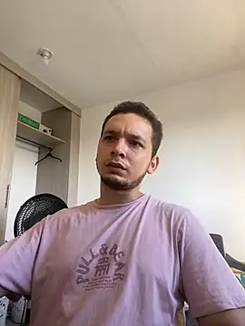 Snapshot of LabronsAd chatting on 12-10-24, 07:32 LabronsAd online show from 12-10-24, 07:32