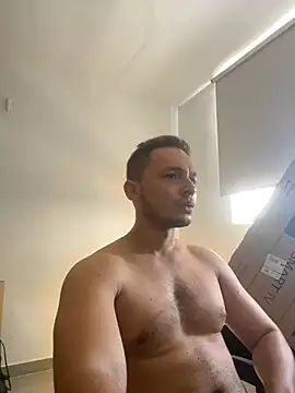 Snapshot of LabronsAd chatting on 12-19-24, 04:57 LabronsAd online show from 12-19-24, 04:57