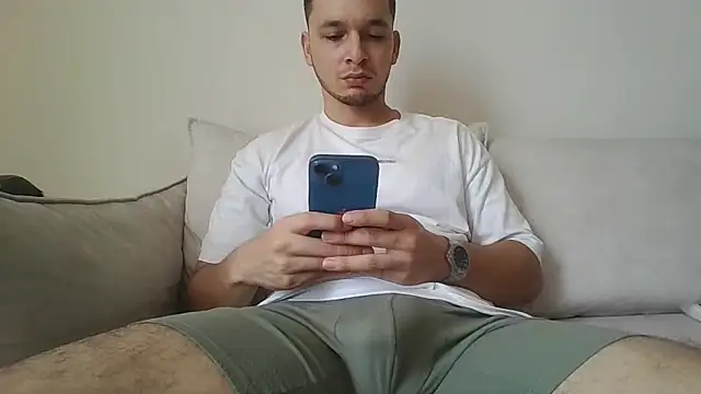 Snapshot of LabronsAd chatting on 10-20-25, 03:56 LabronsAd online show from 10-20-25, 03:56