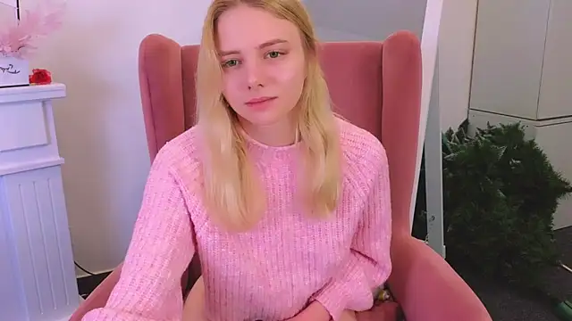Snapshot of MirraBellanta chatting on 01-19-25, 12:49 MirraBellanta online show from 01-19-25, 12:49