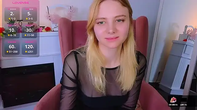 Snapshot of MirraBellanta chatting on 02-13-25, 04:00 MirraBellanta online show from 02-13-25, 04:00