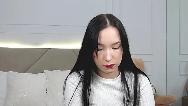 Snapshot of LeilaLow chatting on 01-06-25, 12:02 LeilaLow online show from 01-06-25, 12:02