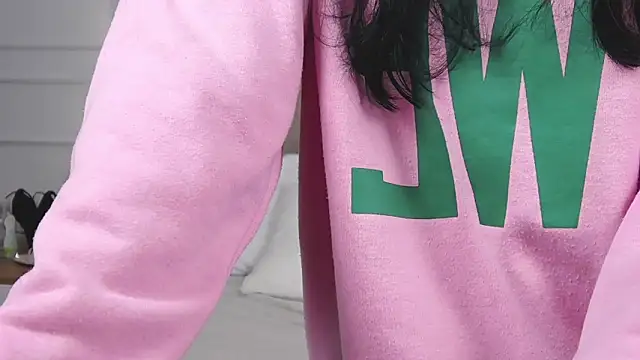 Snapshot of LeilaLow chatting on 02-26-25, 11:09 LeilaLow online show from 02-26-25, 11:09