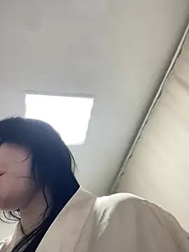 Snapshot of LeilaLow chatting on 03-06-25, 03:13 LeilaLow online show from 03-06-25, 03:13