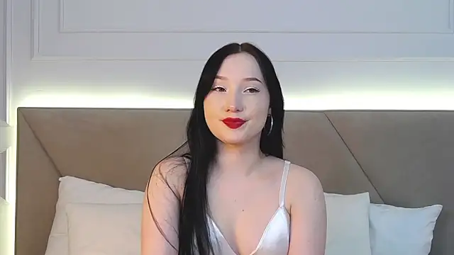 Snapshot of LeilaLow chatting on 03-17-25, 06:21 LeilaLow online show from 03-17-25, 06:21