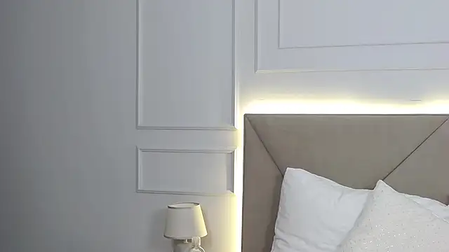 Snapshot of LeilaLow chatting on 03-20-25, 06:09 LeilaLow online show from 03-20-25, 06:09