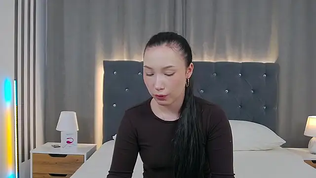 Snapshot of LeilaLow chatting on 01-13-26, 11:48 LeilaLow online show from 01-13-26, 11:48