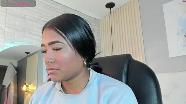 nicole  parker1 online show from 02-19-25, 12:33