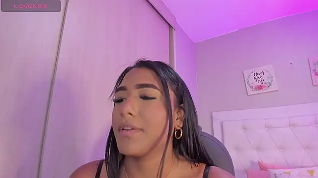 nicole  parker1 online show from 06-23-26, 05:00