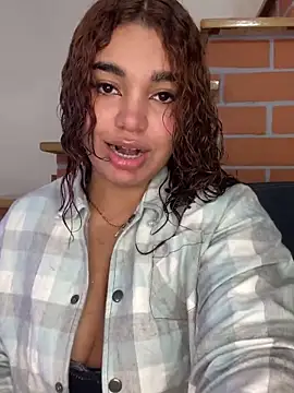 Snapshot of Anny_arango_ chatting on 02-05-25, 03:23 Anny arango online show from 02-05-25, 03:23