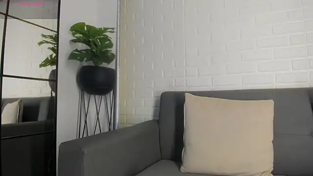 Snapshot of karina_gomez_18 chatting on 03-01-25, 01:53 karina gomez 18 online show from 03-01-25, 01:53