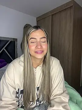 Issabela G1 online show from 12-13-24, 01:48