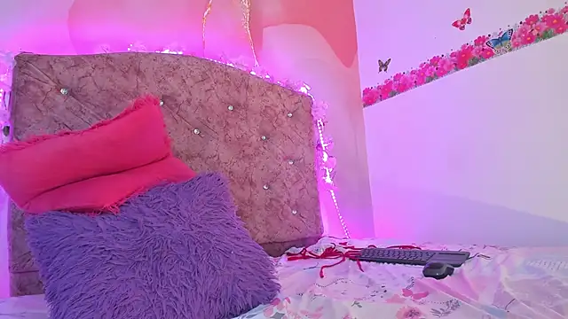 Snapshot of Bella__sweet chatting on 01-03-25, 09:57 Bella sweet online show from 01-03-25, 09:57