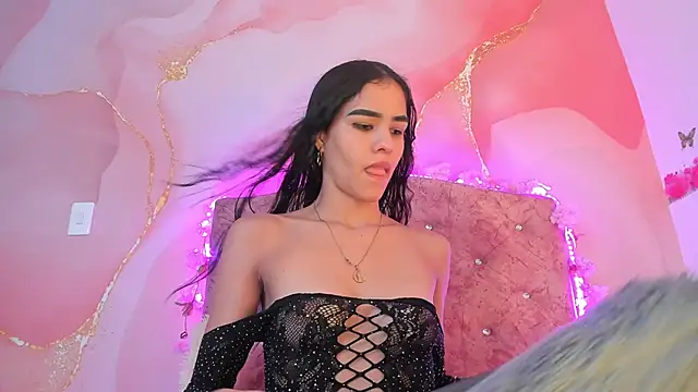 Snapshot of Bella__sweet chatting on 01-17-25, 01:04 Bella sweet online show from 01-17-25, 01:04