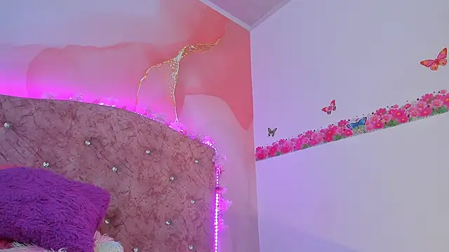 Snapshot of Bella__sweet chatting on 01-18-25, 09:55 Bella sweet online show from 01-18-25, 09:55