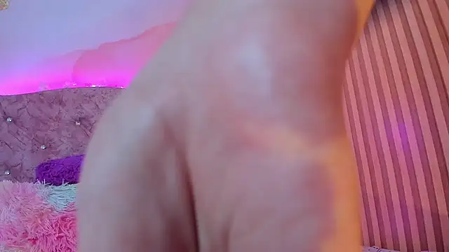 Snapshot of Bella__sweet chatting on 02-22-25, 09:48 Bella sweet online show from 02-22-25, 09:48