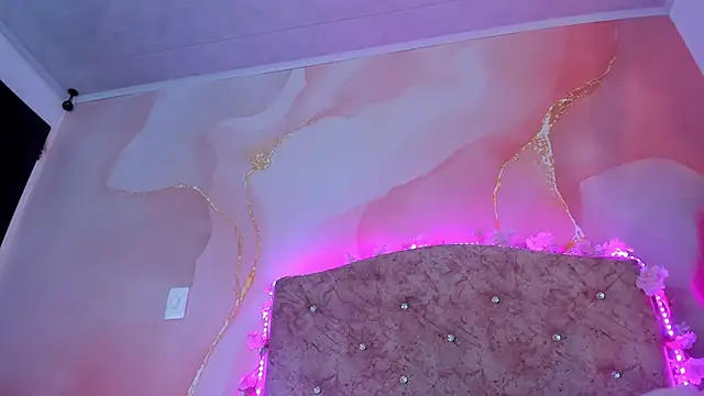 Snapshot of Bella__sweet chatting on 02-25-25, 06:42 Bella sweet online show from 02-25-25, 06:42