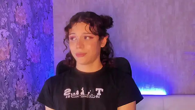 Snapshot of pixy_20 chatting on 10-29-25, 03:20 pixy 20 online show from 10-29-25, 03:20