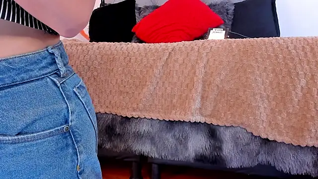 Snapshot of Nami_sunny chatting on 10-30-25, 07:03 Nami sunny online show from 10-30-25, 07:03