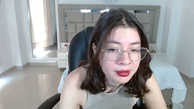 zoecruzz online show from 10-09-25, 03:32