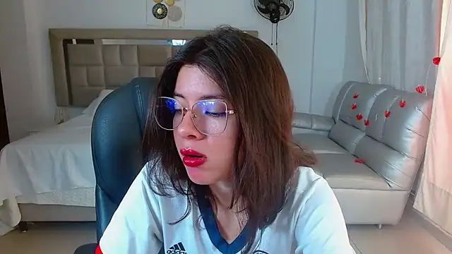 Snapshot of zoecruzz chatting on 03-26-26, 02:11 zoecruzz online show from 03-26-26, 02:11