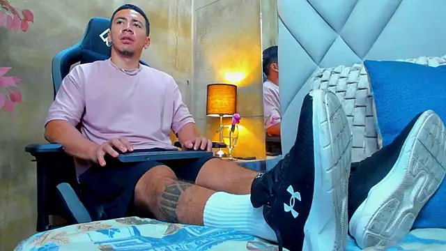 Snapshot of marc_ginale chatting on 09-25-25, 02:21 marc ginale online show from 09-25-25, 02:21