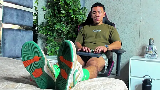 Snapshot of marc_ginale chatting on 10-01-25, 11:55 marc ginale online show from 10-01-25, 11:55