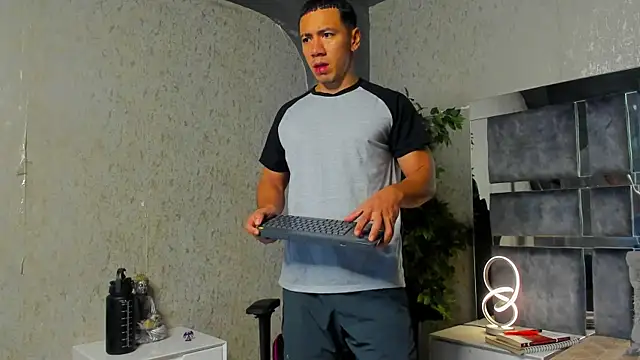 Snapshot of marc_ginale chatting on 10-11-25, 02:48 marc ginale online show from 10-11-25, 02:48