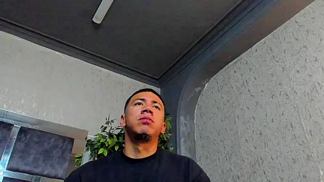 Snapshot of marc_ginale chatting on 10-25-25, 02:02 marc ginale online show from 10-25-25, 02:02