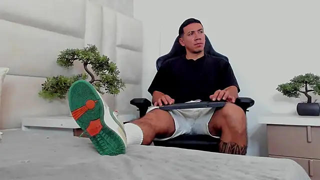 Snapshot of marc_ginale chatting on 11-09-25, 05:33 marc ginale online show from 11-09-25, 05:33